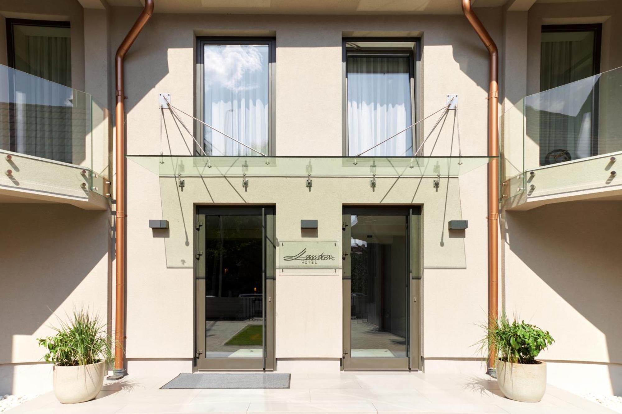 Hotel Laudon Uzhhorod Luaran gambar